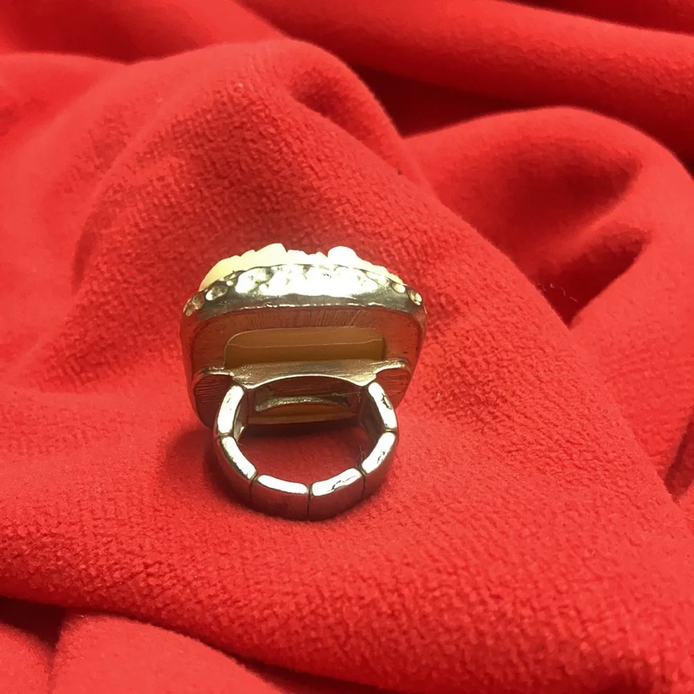 Oversized Ring - Picture 4 of 8